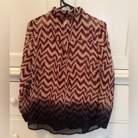 Sheer abstract button-up blouse - size small. Ombré effect - Picture 5 of 6